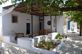 Spitaki - House with Garden by the Beach - Pefki